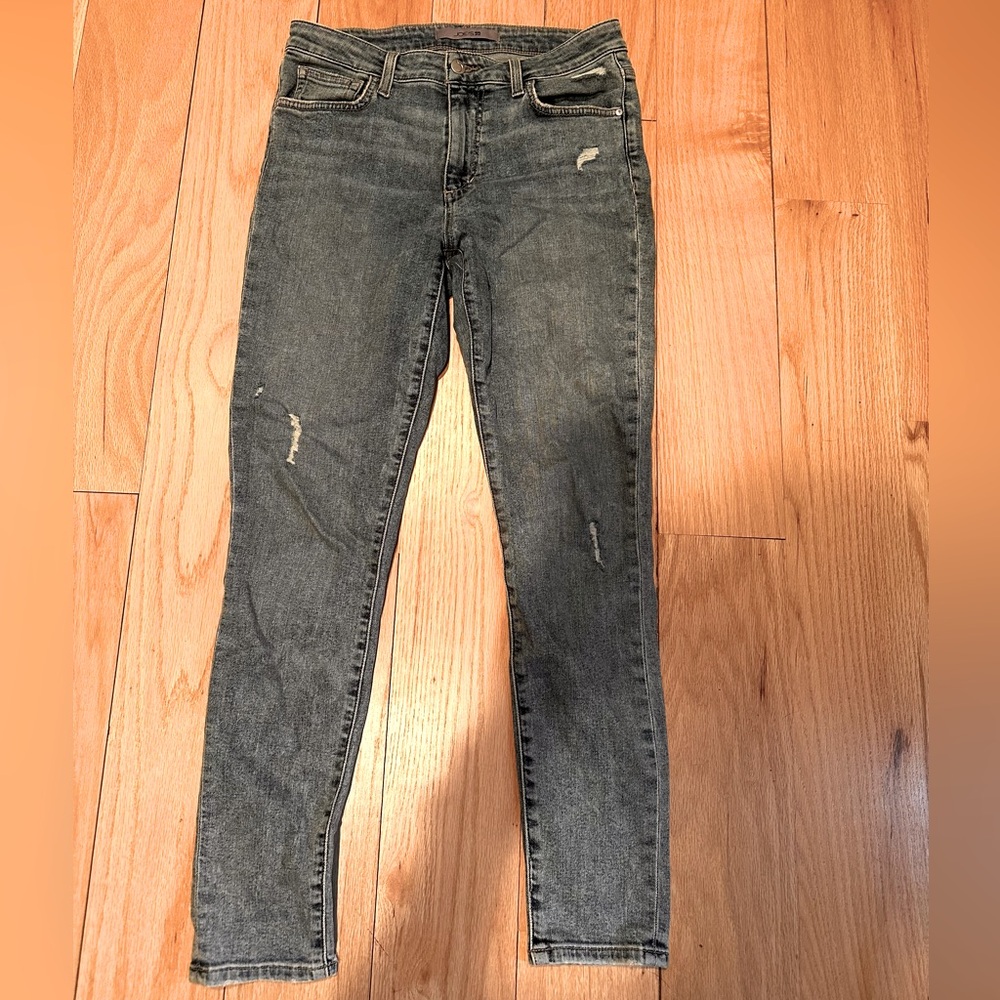 JOES Jeans. Women’s Midrise Skinny Ankle
Distressed size 27